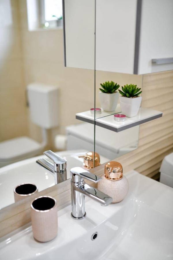 Family Apartment Amare زادار المظهر الخارجي الصورة