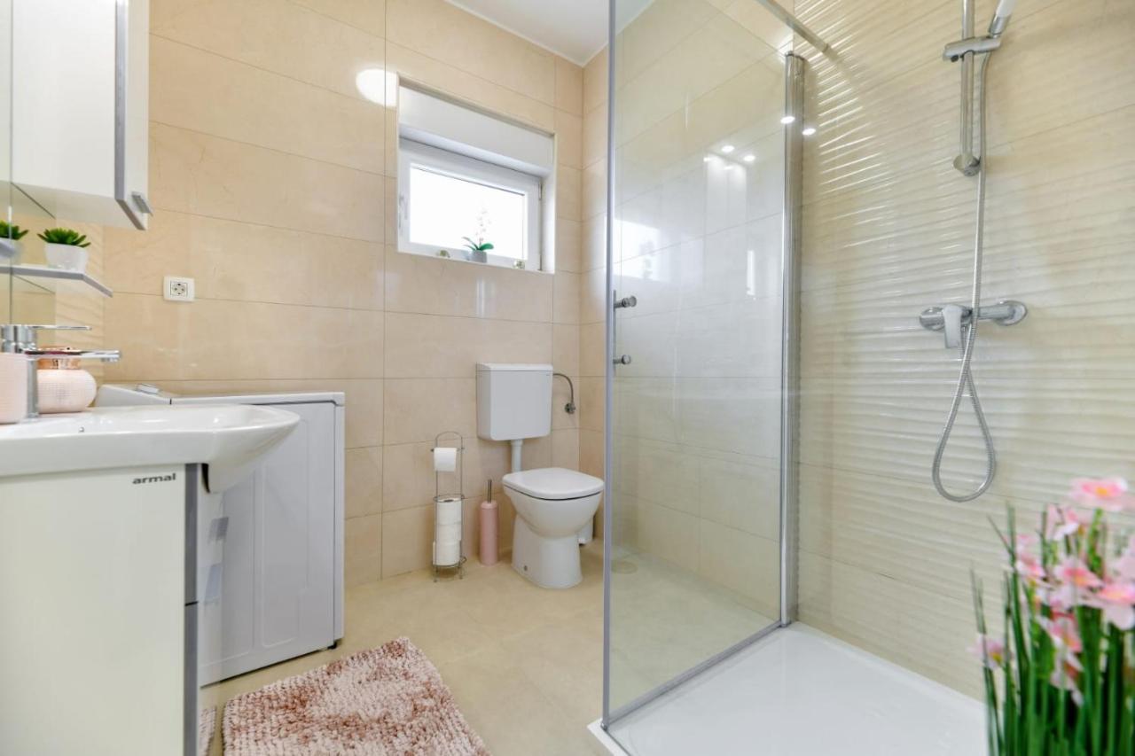 Family Apartment Amare زادار المظهر الخارجي الصورة